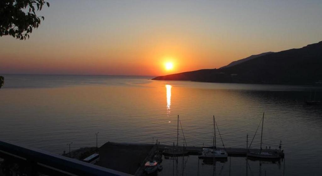 Marinas Studios Livadia  Exterior photo