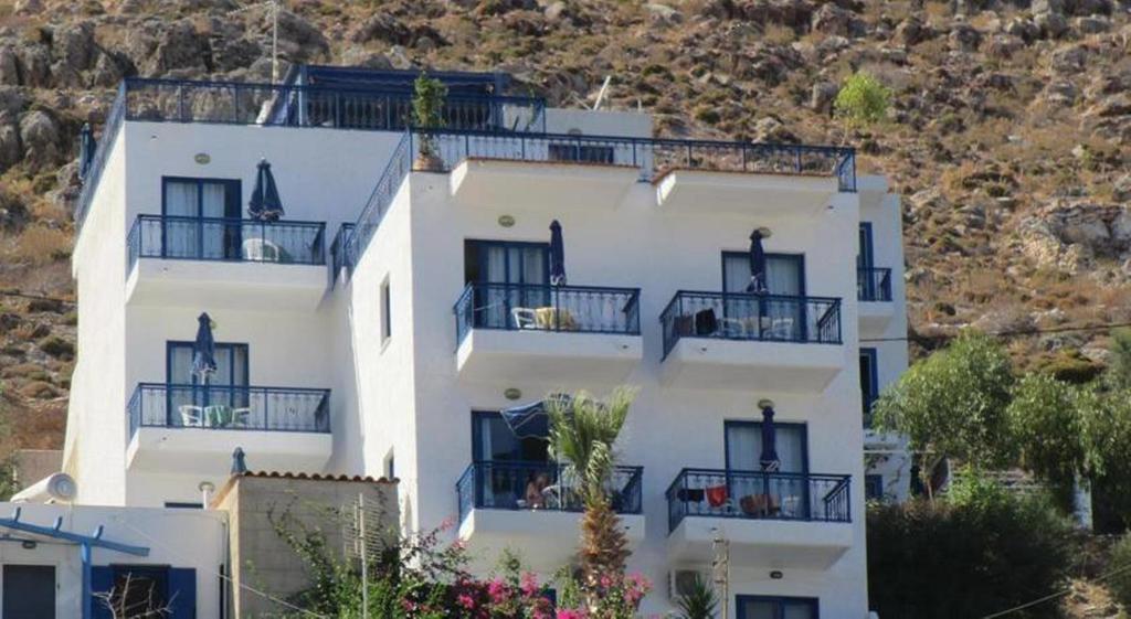 Marinas Studios Livadia  Exterior photo